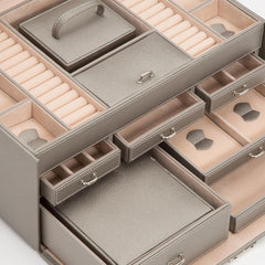 Medium-sized jewelry box, made of tin - 28 compartments, 10 spaces for storing rings, 20 slots for ear piercings + 10 compartments for storing necklaces - Includes a handbag
