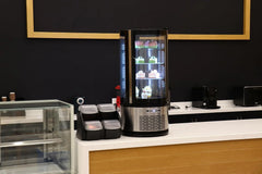 METRO Professional Kuchen-Vitrine GRV1100, Gastro, Edelstahl/Glas, 100 L, Umluftkühlung, 490W, Temperaturanzeige, automatisches Abtauen, rund, silber,